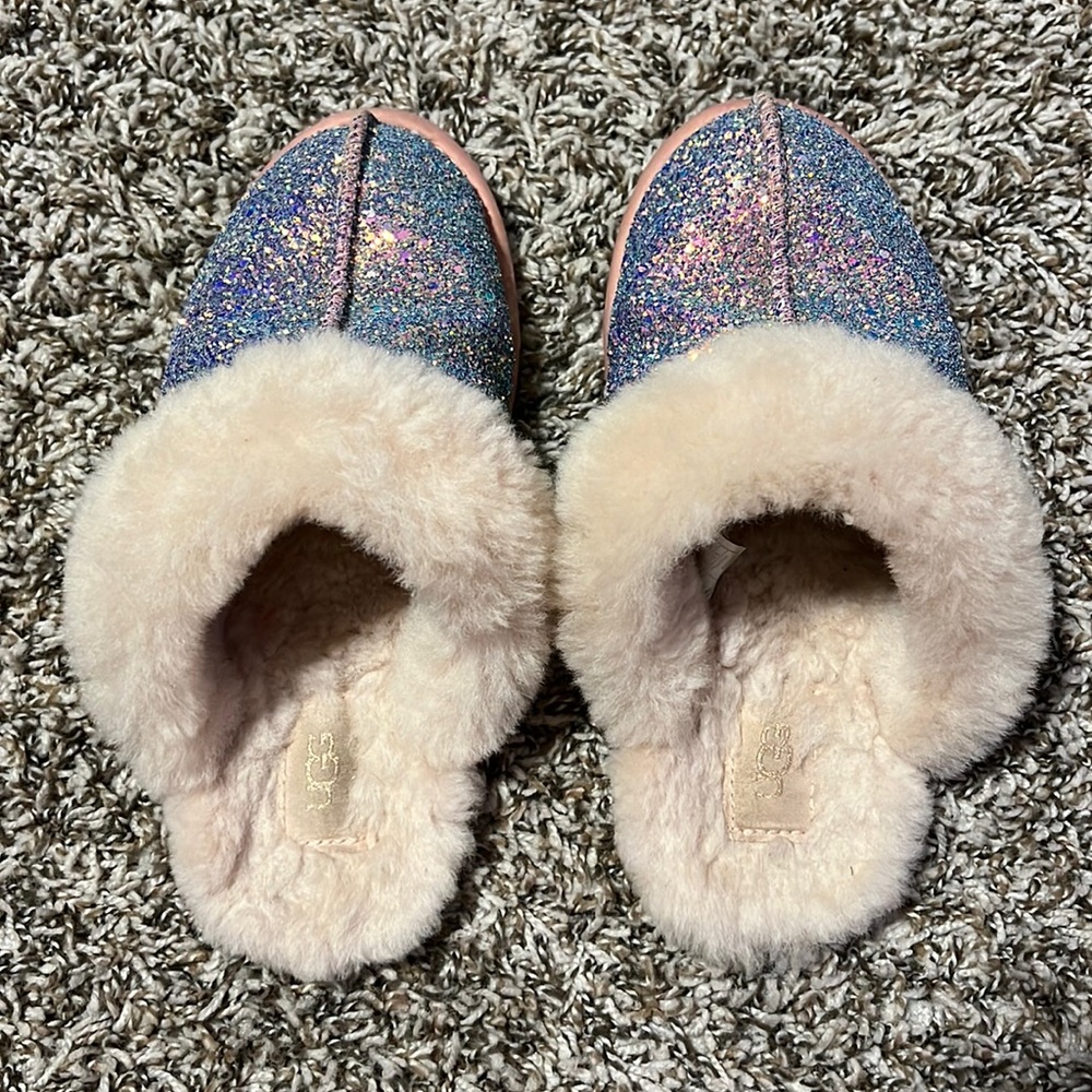 UGG house shoes! worn 7x max. Sooooo cute